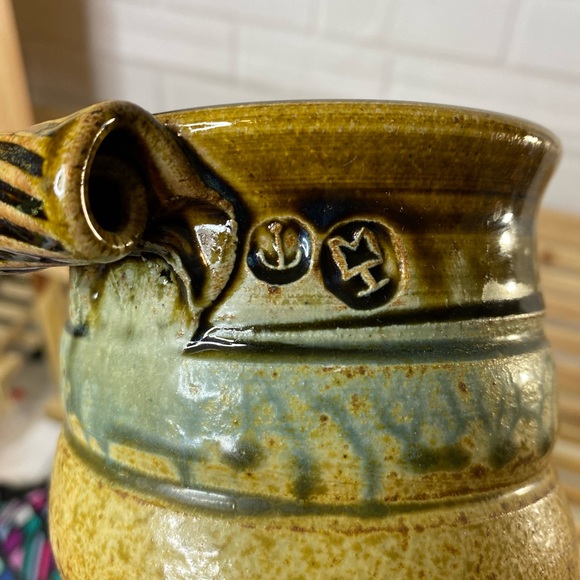Beautiful Ash Glazed Brown Spiral Pottery Vase Lookout Mtn Rustic Signed - Picture 11 of 11